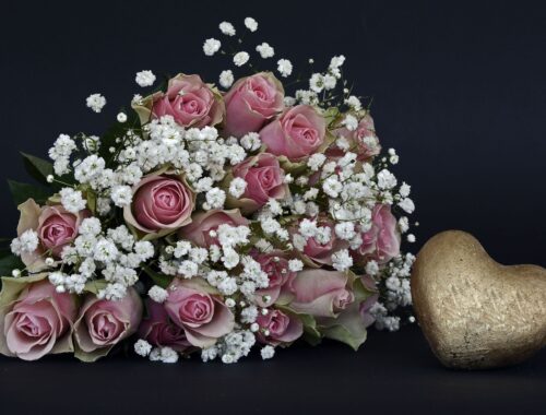 Dlaczego warto kupować dodatki florystyczne w hurtowni online?
