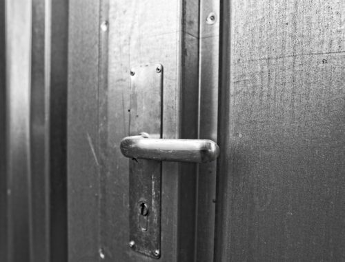 Producent drzwi stalowych Mikea: solidność i bezpieczeństwo dla twojego domu