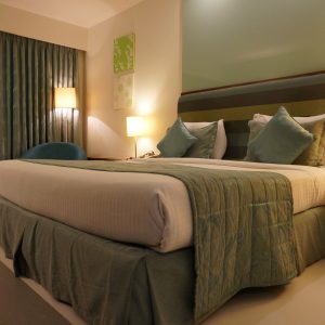 Łóżka tapicerowane – doskonałe dopasowanie do każdej sypialni